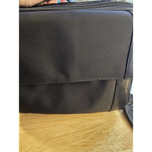 INIT Laptop Notebook iPad Computer Messenger Shoulder Case Small Electronic - Picture 11 of 13